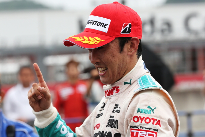 決勝レース: 優勝した喜びの中嶋一貴（PETRONAS TEAM TOM’S）