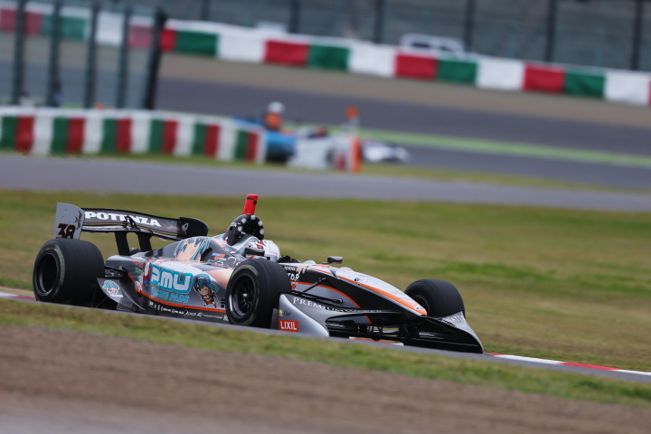 ノックアウト予選Q1: 平手晃平（P.MU/CERUMO·INGING）