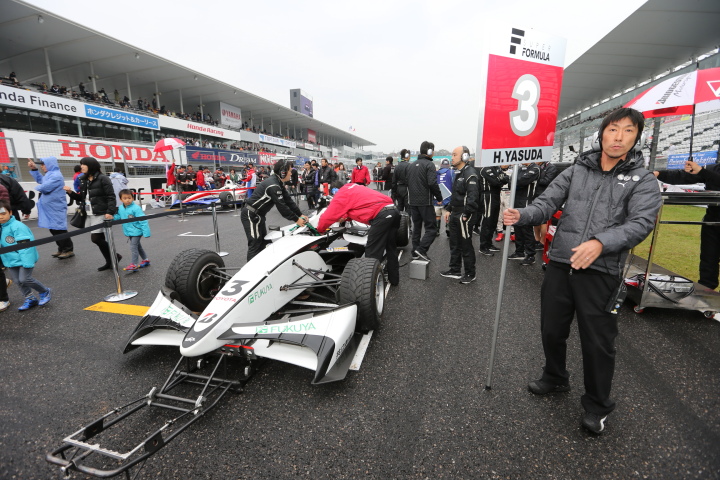 決勝レース1: 安田裕信（KONDO RACING）