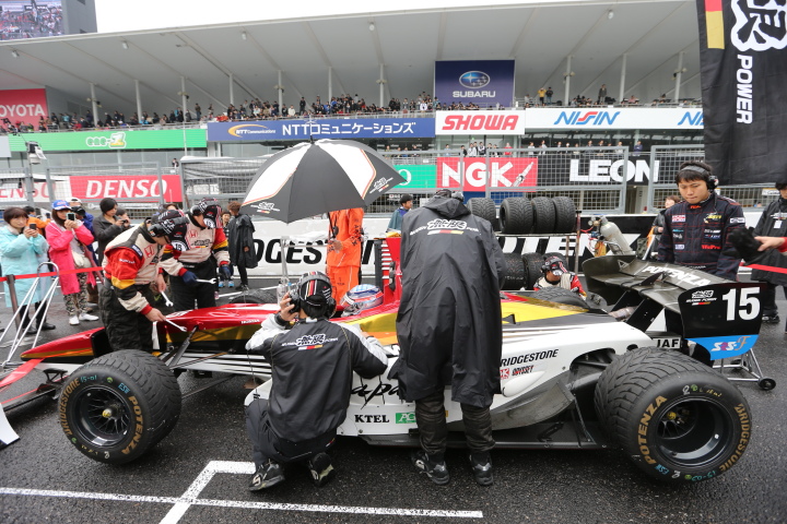 決勝レース1: 佐藤琢磨（TEAM 無限）