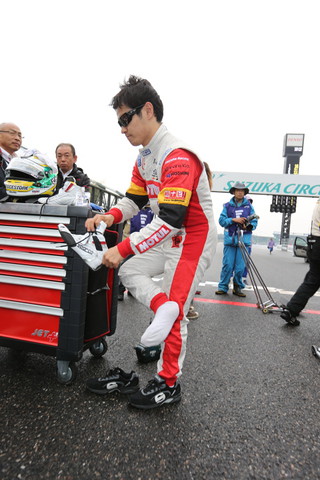 決勝レース1: 山本尚貴（TEAM 無限）