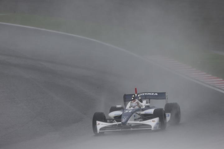 決勝レース1: 中嶋大祐（NAKAJIMA RACING）