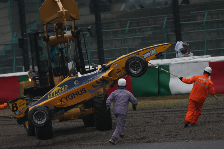 決勝レース1: オープニングラップの1コーナーでリタイアしたアンドレア・カルダレッリ（KYGNUS SUNOCO Team LeMans）