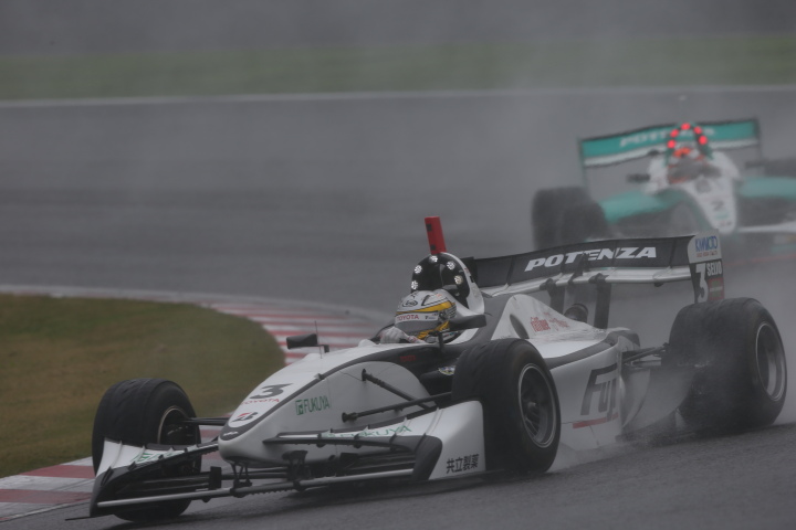 決勝レース1: 安田裕信（KONDO RACING）