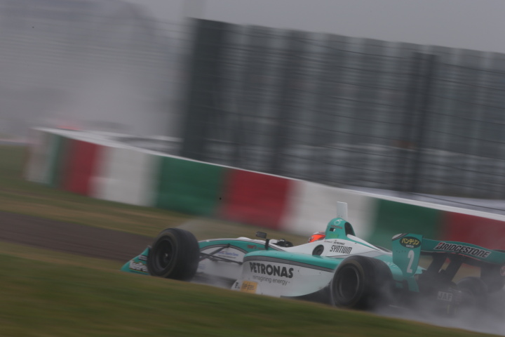 決勝レース1: ジェームス・ロシター（PETRONAS TEAM TOM’S）