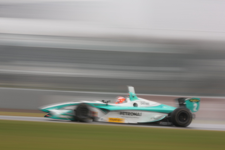 決勝レース1: ジェームス・ロシター（PETRONAS TEAM TOM’S）