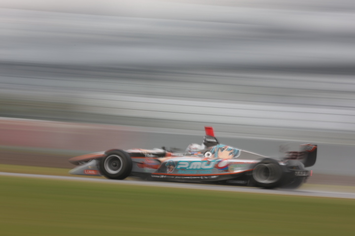 決勝レース1: 平手晃平（P.MU/CERUMO·INGING）