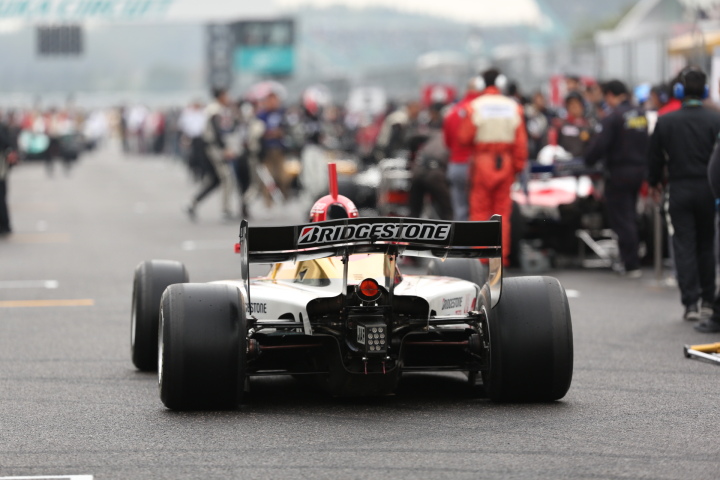 決勝レース2: 佐藤琢磨（TEAM 無限）