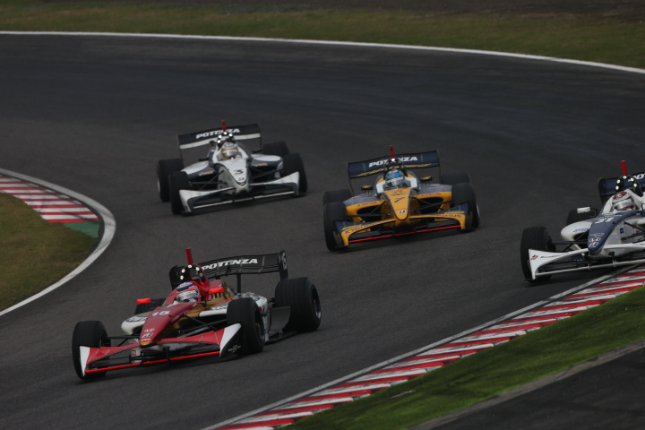 決勝レース2: 佐藤琢磨（TEAM 無限）を先頭とした中段グループ