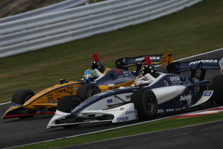 決勝レース2: 平川亮 vs 中嶋大祐