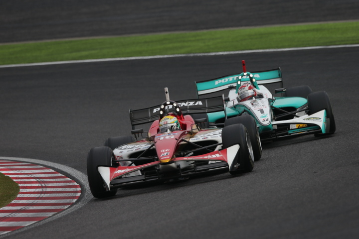 決勝レース2: 山本尚貴 vs 中嶋一貴