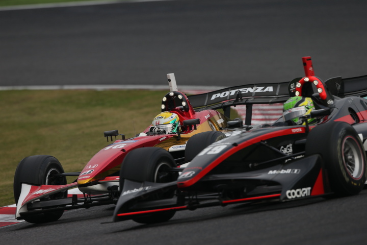 決勝レース2: 山本尚貴 vs ジョアオ・パオロ・デ・オリベイラ