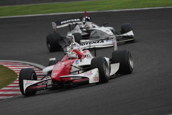 決勝レース2: 武藤英紀（DOCOMO TEAM DANDELION RACING）