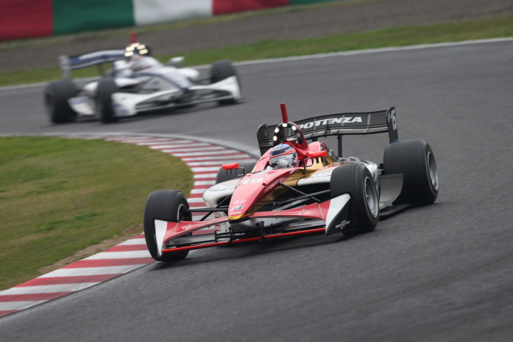 決勝レース2: 佐藤琢磨（TEAM 無限）