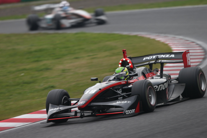 決勝レース2: ジョアオ・パオロ・デ・オリベイラ（Lenovo TEAM IMPUL）