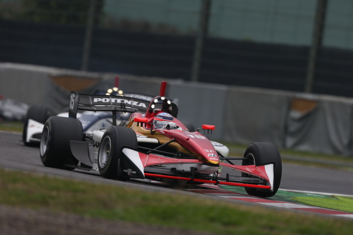 決勝レース2: 佐藤琢磨（TEAM 無限）