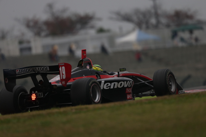 決勝レース2: ジョアオ・パオロ・デ・オリベイラ（Lenovo TEAM IMPUL）