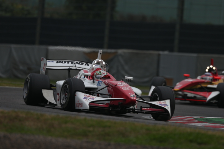 決勝レース2: 武藤英紀（DOCOMO TEAM DANDELION RACING）