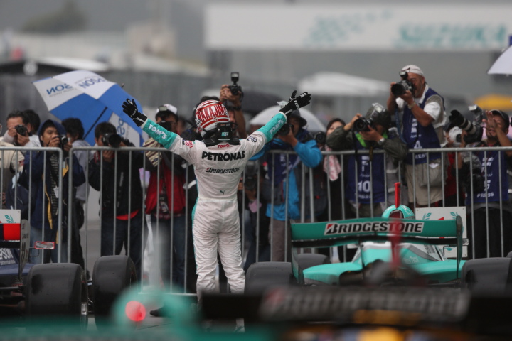 決勝レース2: 優勝した中嶋一貴（PETRONAS TEAM TOM’S）