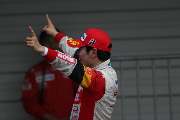 決勝レース2: 3位に入り年間王者を決めた山本尚貴（TEAM 無限）