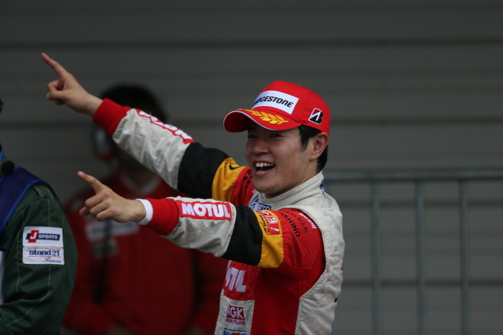 決勝レース2: 3位に入り年間王者を決めた山本尚貴（TEAM 無限）