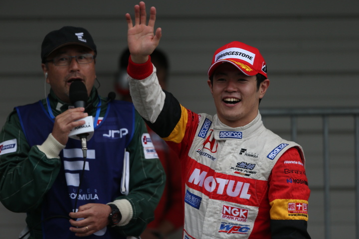 決勝レース2: 3位に入り年間王者を決めた山本尚貴（TEAM 無限）