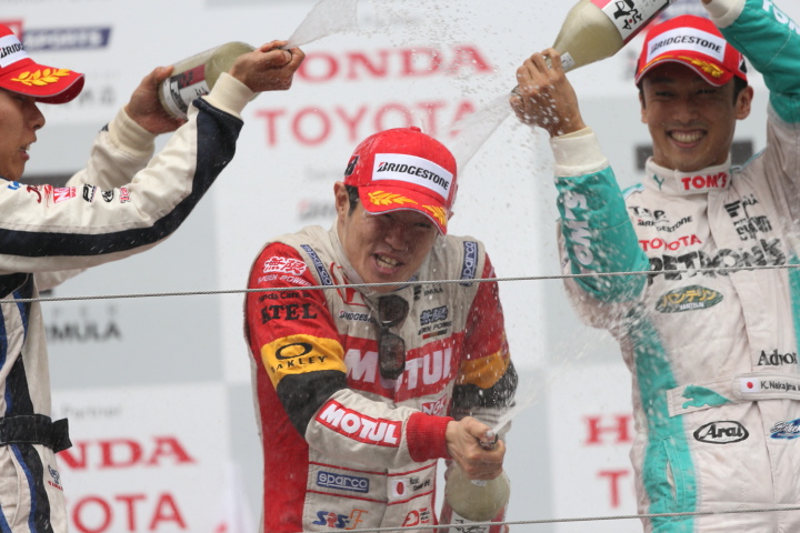 決勝レース2: シャンパンファイト