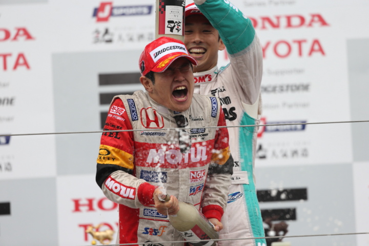 決勝レース2: シャンパンファイト