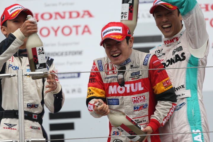 決勝レース2: シャンパンファイト