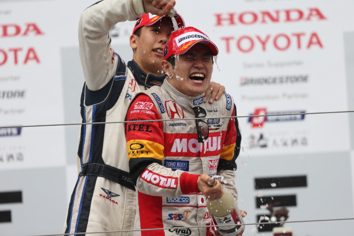 決勝レース2: シャンパンファイト