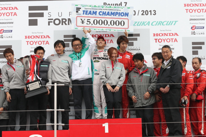 チームチャンピオン表彰式: チームチャンピオンを獲得したのはチームトムス