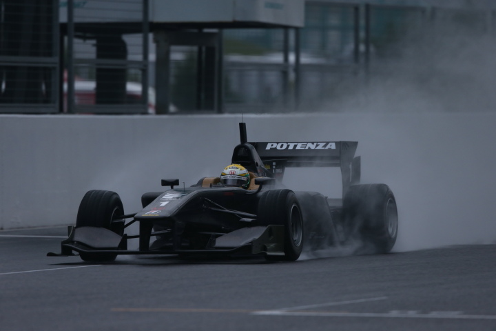 デモラン: 来シーズンより採用されるSF14のデモランが行われた