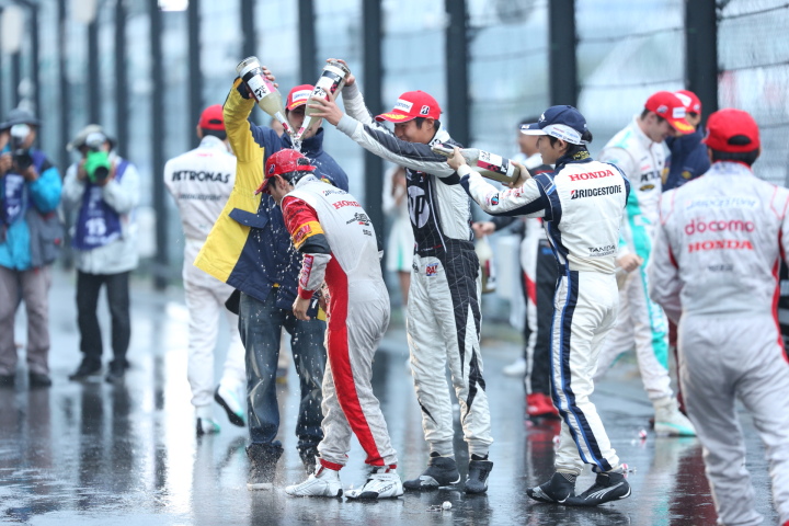 グランドフィナーレ: シャンパンファイト