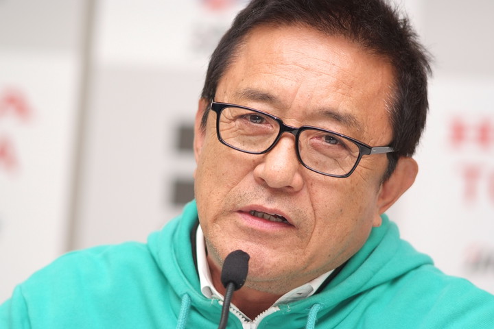 2013年チームチャンピオン監督の舘信秀氏（トムス）