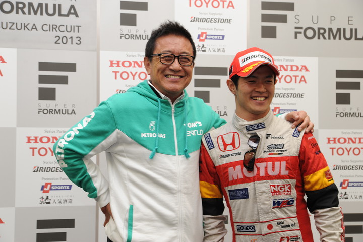 2013年ドライバーズチャンピオンとチームチャンピオン監督