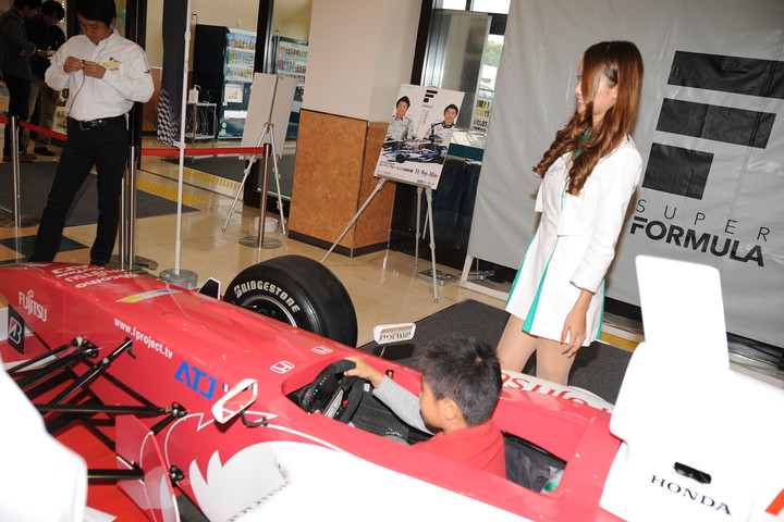 スマイル・キッズ at アピタ精華台店: 子供コックピット乗車体験