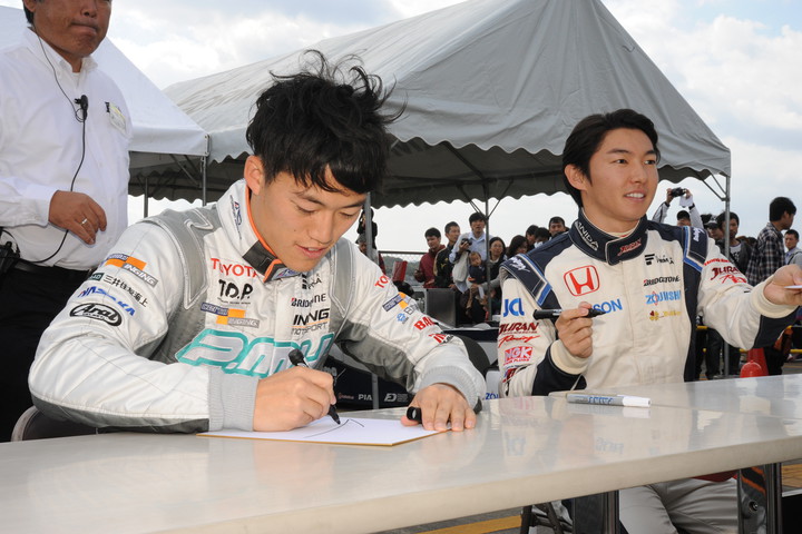 スマイル・キッズ at アピタ精華台店: ドライバーサイン会