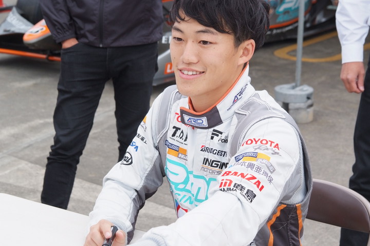 スマイル・キッズ at アピタ精華台店: ドライバーサイン会