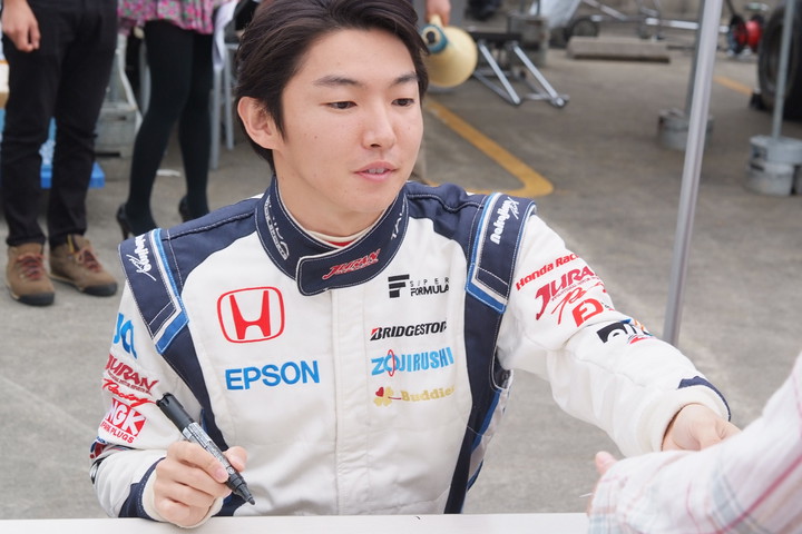 スマイル・キッズ at アピタ精華台店: ドライバーサイン会