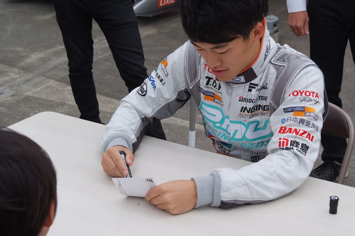 スマイル・キッズ at アピタ精華台店: ドライバーサイン会