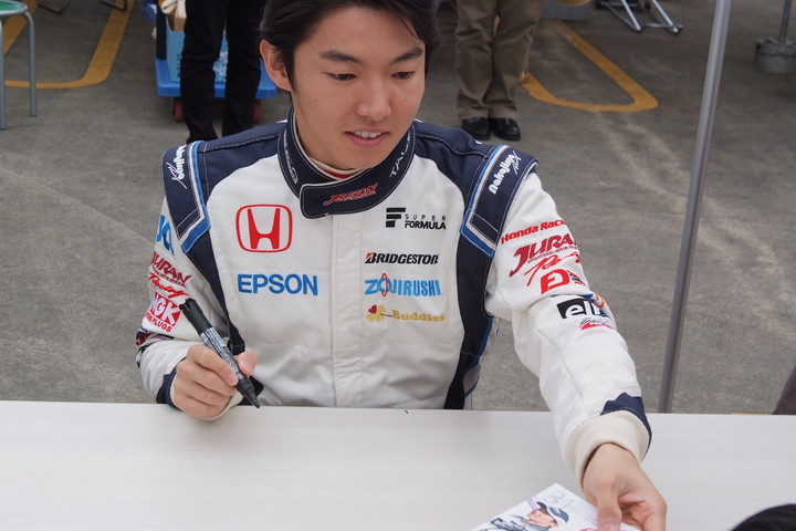 スマイル・キッズ at アピタ精華台店: ドライバーサイン会