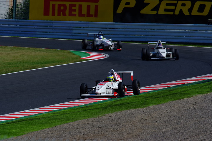 スタートで4位に上がった石坂瑞基（ART GP JAPAN）