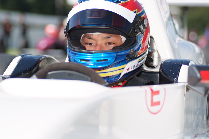 スターティンググリッド: 予選3位の橋本陸（スキルスピード）