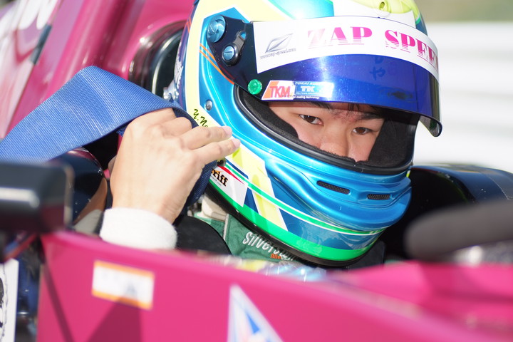 スターティンググリッド: ポールポジションの根本悠生（ZAP-SPEED WITH WILL-DO ED 10V）