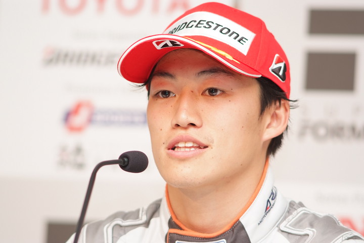 スーパーフォーミュラ決勝記者会見: 優勝した国本雄資（セルモ・インギング）