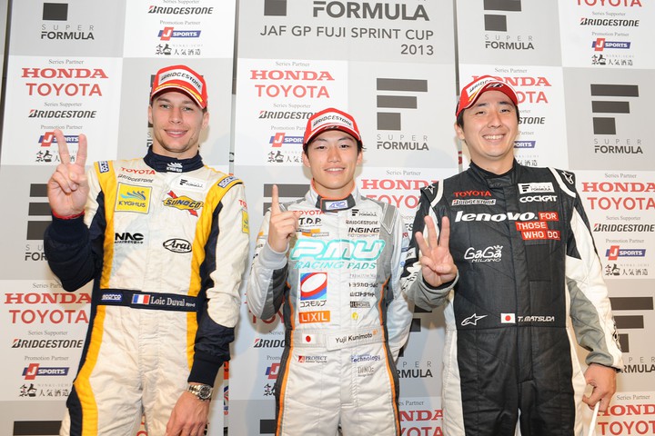 スーパーフォーミュラ決勝フォトセッション: トップ3のドライバーたち