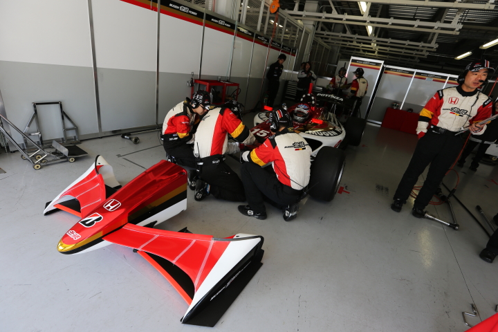 佐藤琢磨（TEAM 無限）