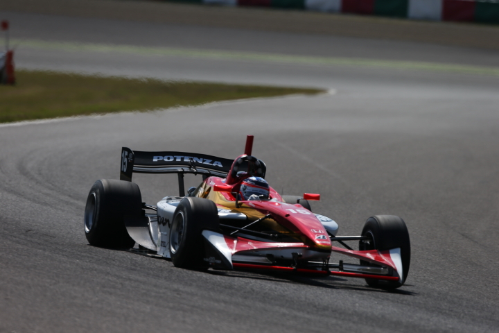 佐藤琢磨（TEAM 無限）