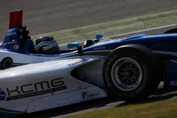 リチャード・ブラッドレ―（KCMG）