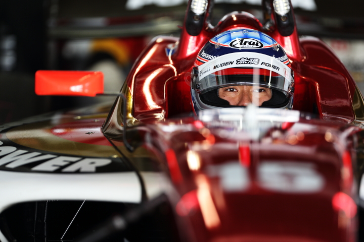 佐藤琢磨（TEAM 無限）